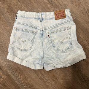 LEVIS light wash cuffed shorts -SIZE 29